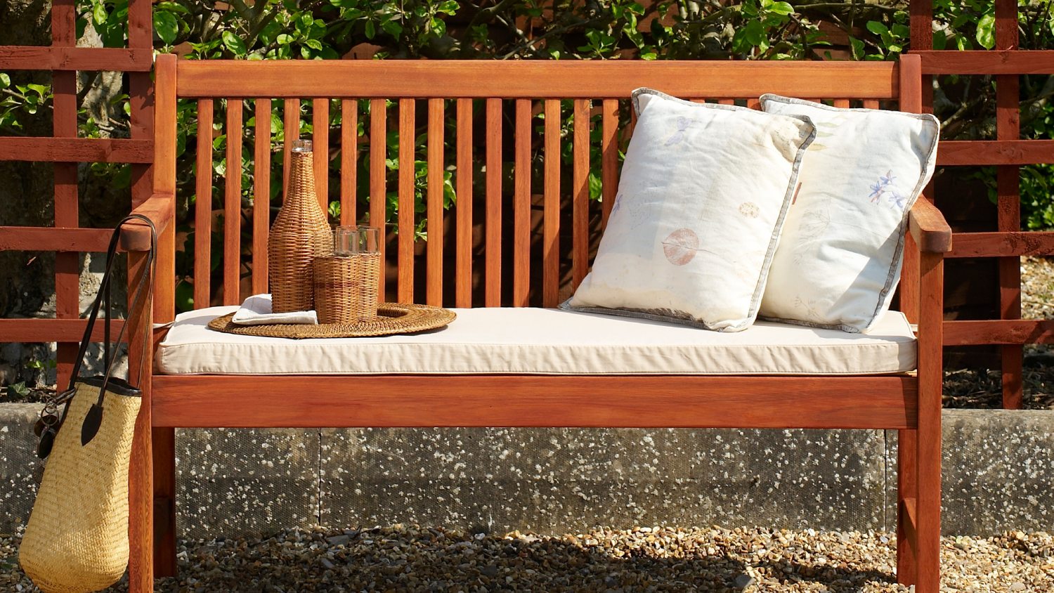 ЯК ВІДРЕСТАВРУВАТИ САДОВУ ЛАВУ